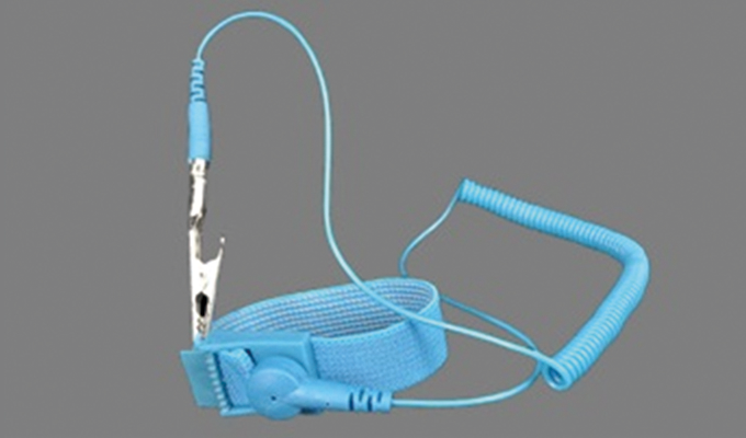 Wired anti-static bracelet