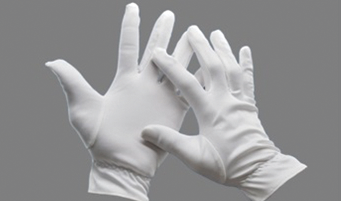 Fine fiber dust-free gloves